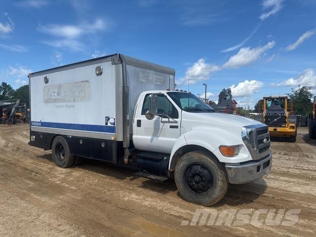 Ford F-750 شاحنات ذات صهاريج