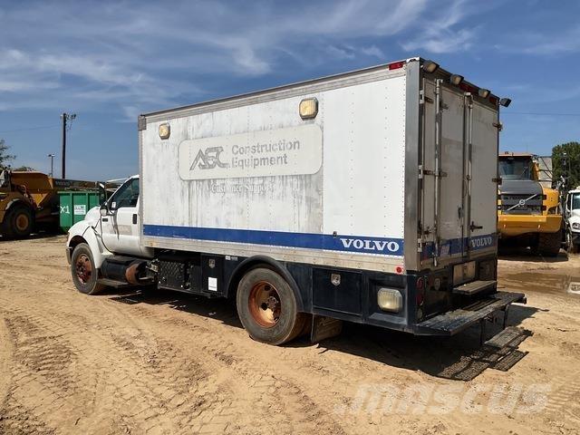 Ford F-750 شاحنات ذات صهاريج
