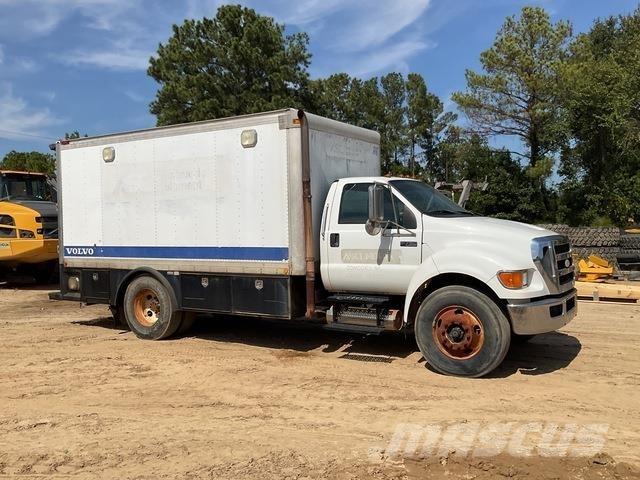 Ford F-750 شاحنات ذات صهاريج