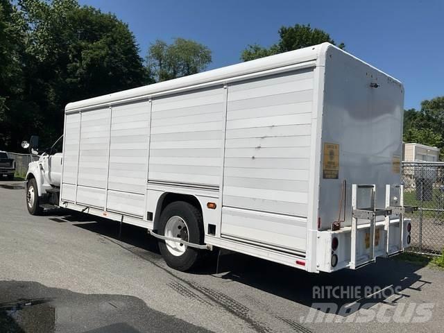 Ford F-750 شاحنات نقل المشروبات