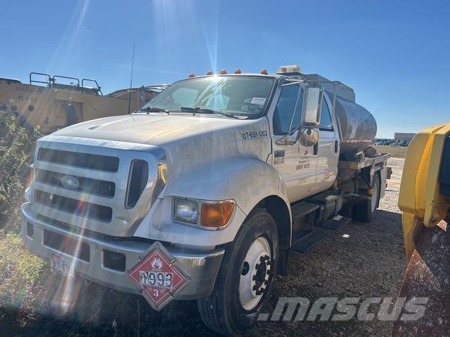 Ford F-750 شاحنات ذات صهاريج