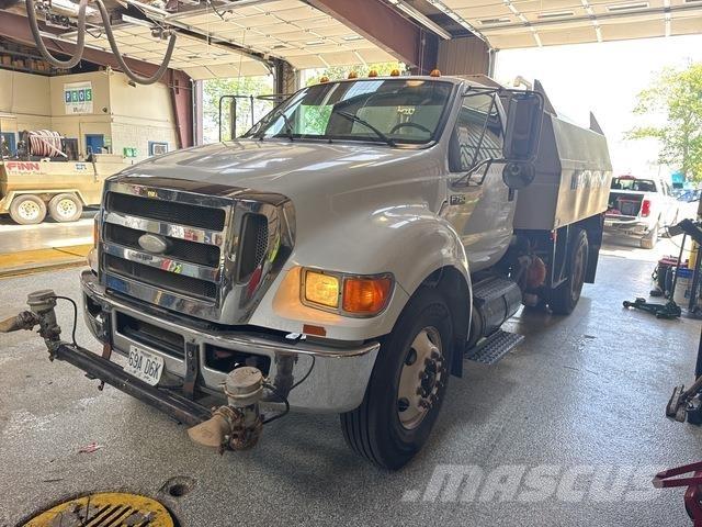 Ford F-750 صهاريج مياه