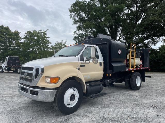 Ford F-750 شاحنات ذات صهاريج