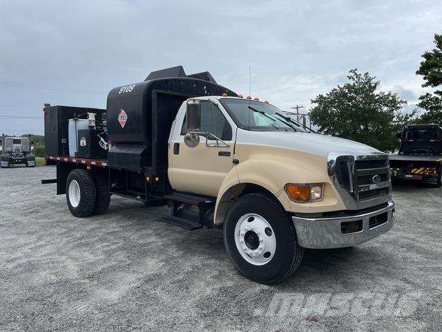 Ford F-750 شاحنات ذات صهاريج