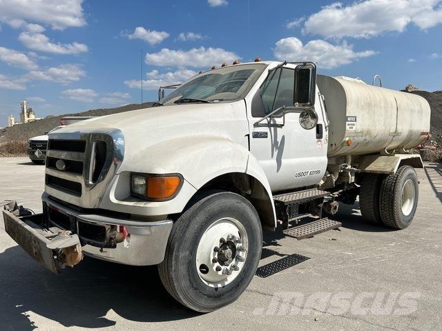 Ford F-750 صهاريج مياه