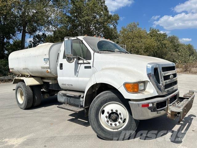 Ford F-750 صهاريج مياه