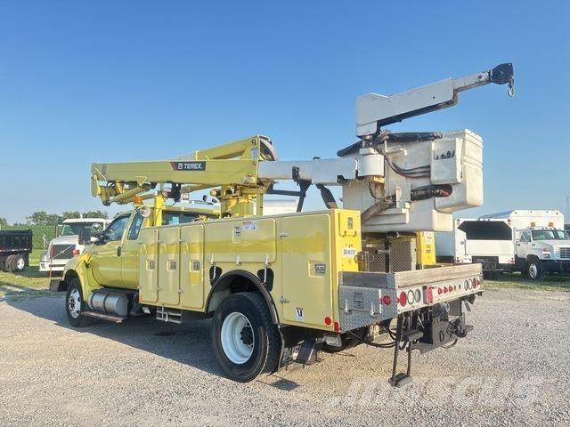 Ford F-750 المنصات الهوائية المثبتة على شاحنة