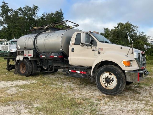 Ford F-750 شاحنات خرسانة