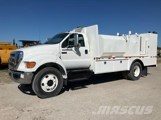 Ford F-750 شاحنات ذات صهاريج