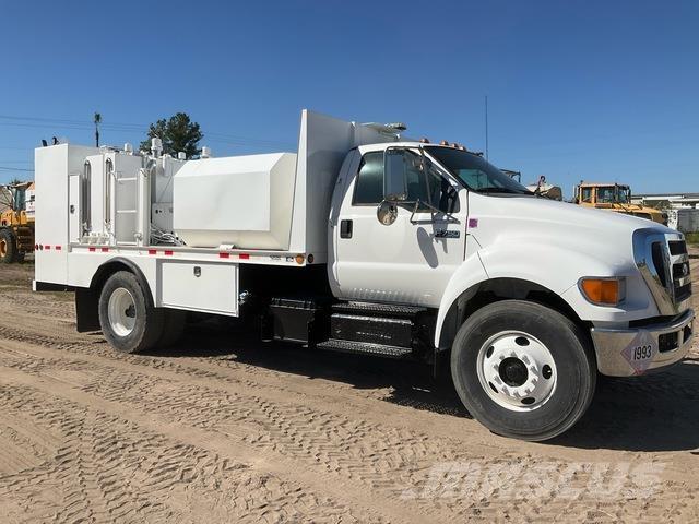 Ford F-750 شاحنات ذات صهاريج