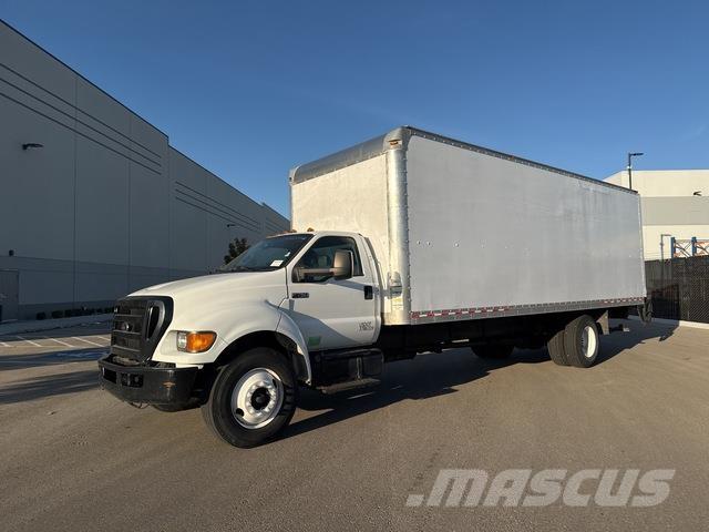 Ford F-750 شاحنات ذات هيكل صندوقي