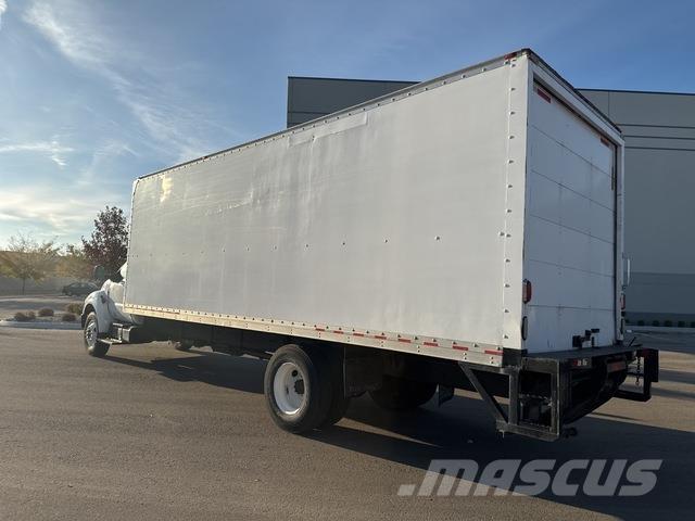 Ford F-750 شاحنات ذات هيكل صندوقي