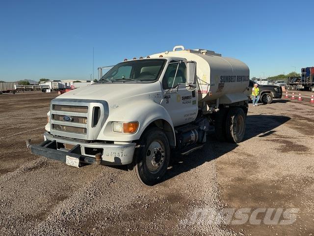 Ford F-750 صهاريج مياه