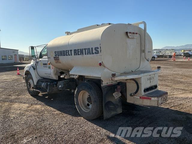 Ford F-750 صهاريج مياه