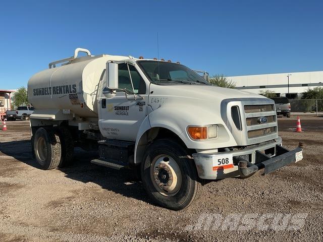 Ford F-750 صهاريج مياه