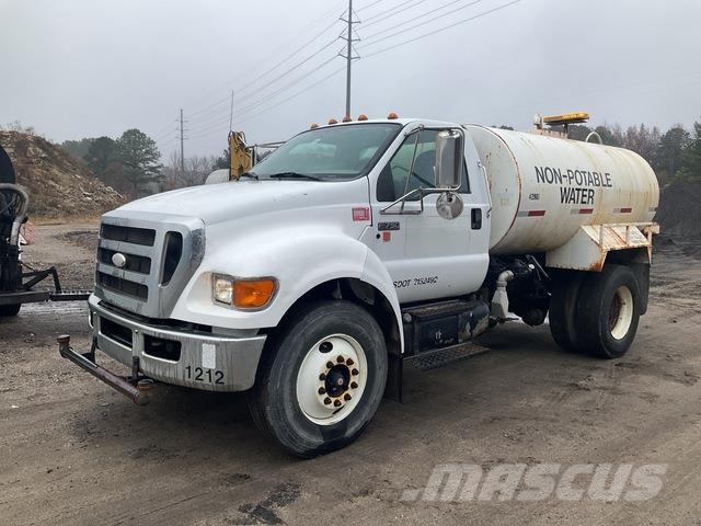 Ford F-750 صهاريج مياه
