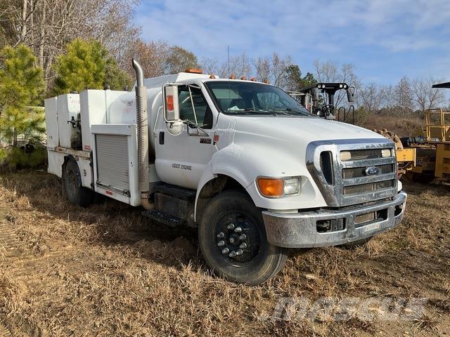 Ford F-750 شاحنات ذات صهاريج