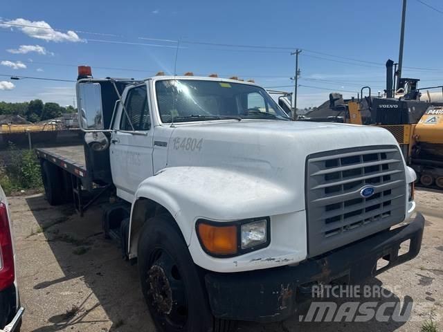 Ford F-800 شاحنات مسطحة/مفصلية الجوانب