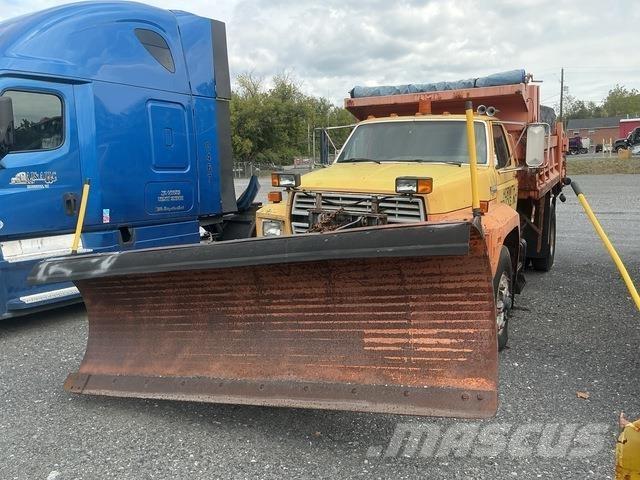 Ford F-800 حراثات ونصول الجليد