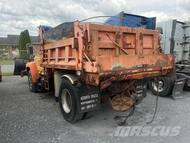 Ford F-800 حراثات ونصول الجليد