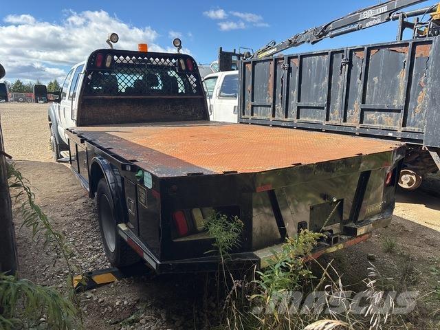 Ford F550 شاحنات مسطحة/مفصلية الجوانب