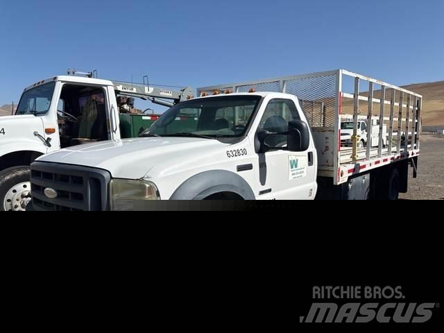 Ford F550 شاحنات مسطحة/مفصلية الجوانب