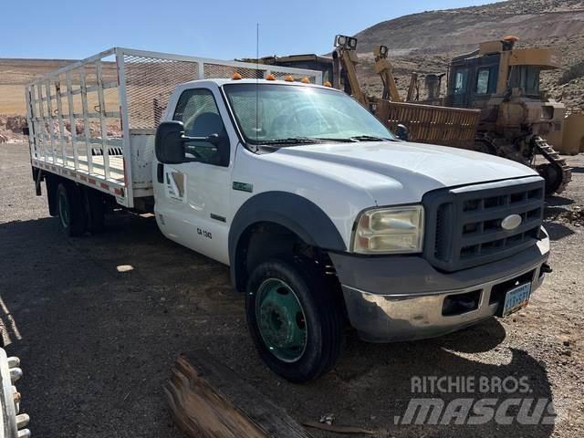 Ford F550 شاحنات مسطحة/مفصلية الجوانب