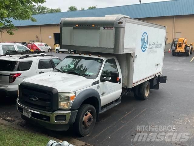 Ford F550 شاحنات ذات هيكل صندوقي