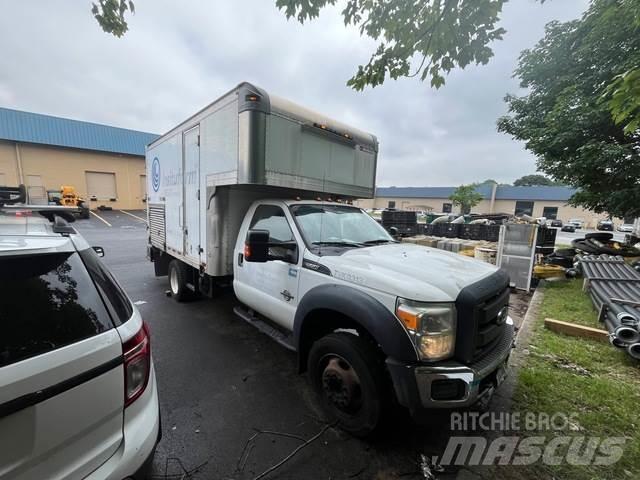 Ford F550 شاحنات ذات هيكل صندوقي
