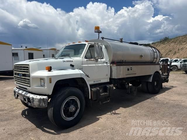 Ford F700 شاحنات خرسانة