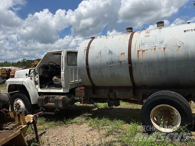 Ford F700 شاحنات ذات صهاريج