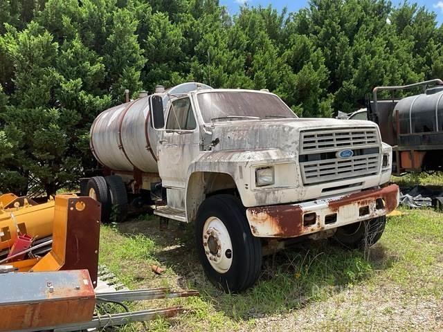 Ford F700 شاحنات ذات صهاريج