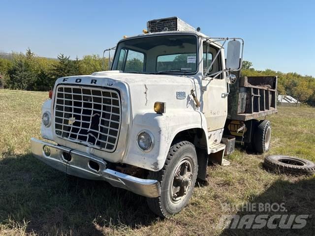 Ford F7000 شاحنات قلابة