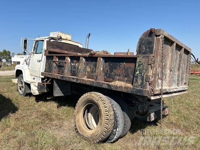 Ford F7000 شاحنات قلابة