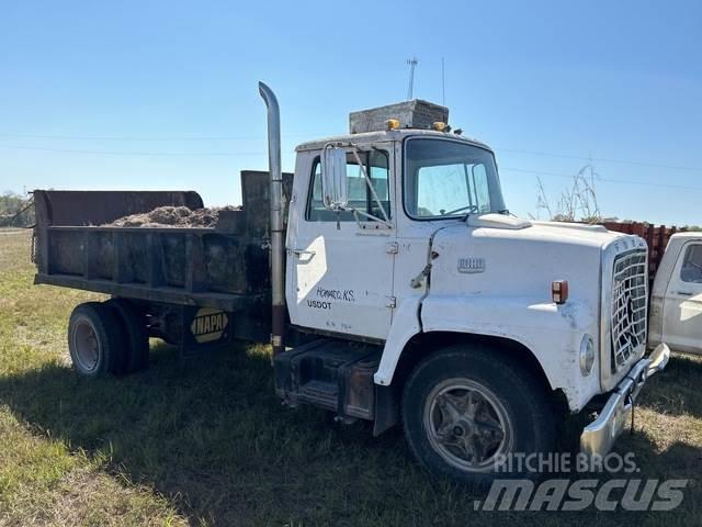 Ford F7000 شاحنات قلابة