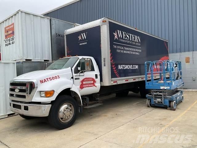 Ford F750 شاحنات ذات هيكل صندوقي
