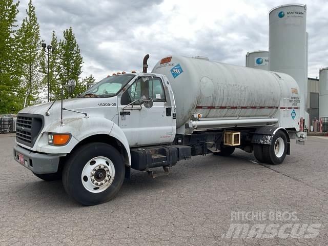 Ford F750 شاحنات ذات صهاريج
