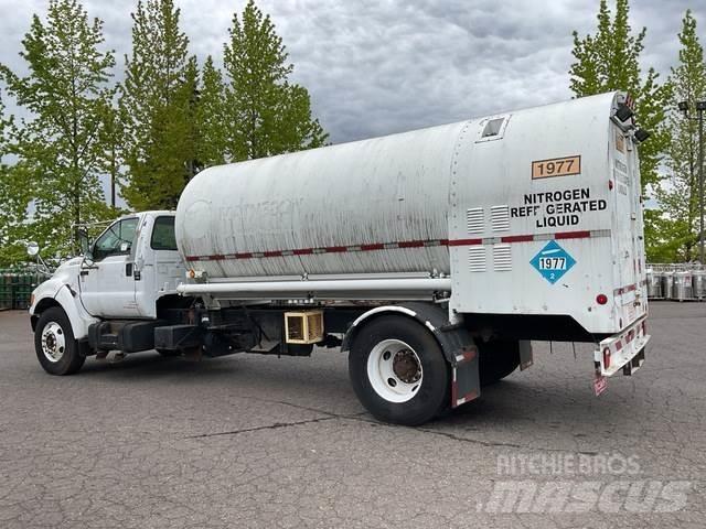 Ford F750 شاحنات ذات صهاريج