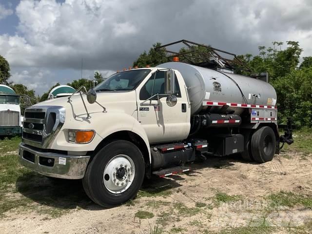 Ford F750 شاحنات خرسانة