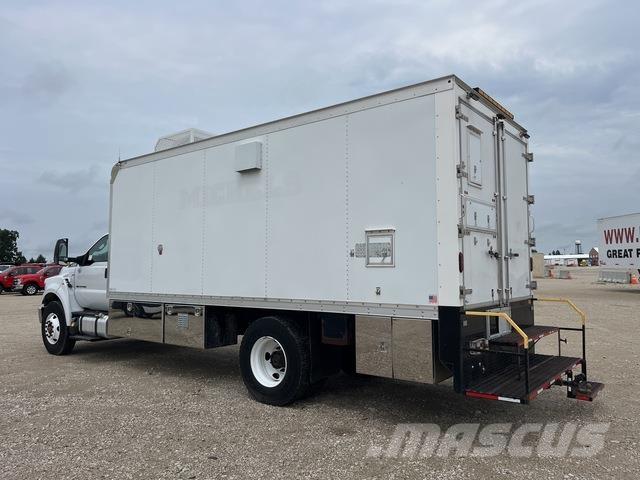 Ford F750 شاحنات مزدوجة / خلخلة