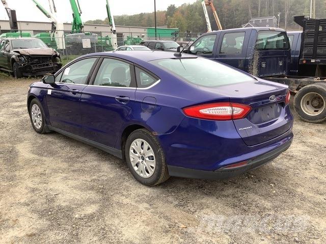 Ford Fusion S سيارات