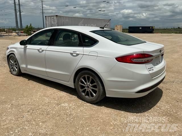 Ford Fusion SE سيارات