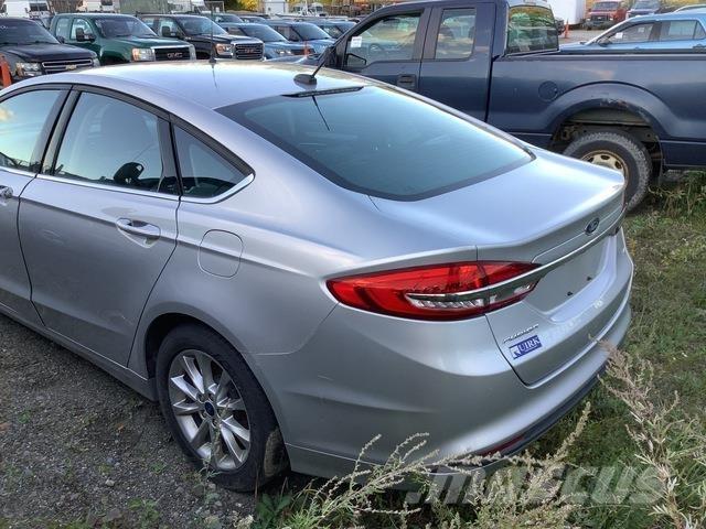 Ford Fusion SE سيارات
