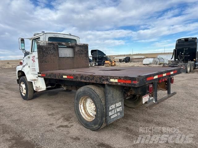 Ford L8000 شاحنات مسطحة/مفصلية الجوانب