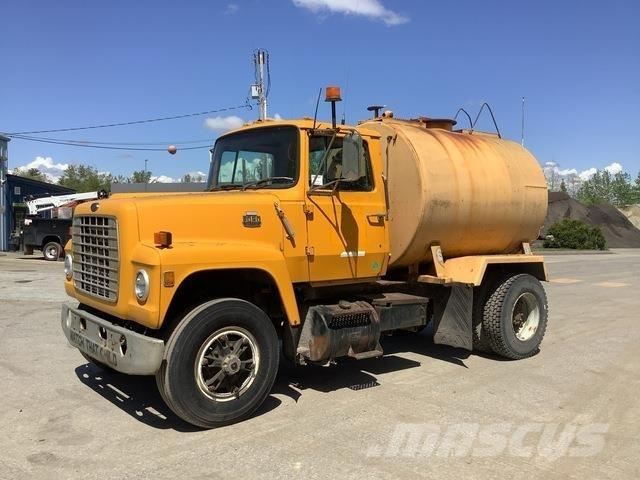 Ford L8000 صهاريج مياه