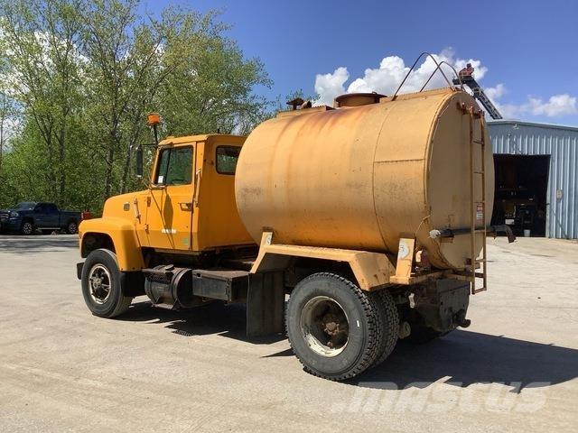 Ford L8000 صهاريج مياه