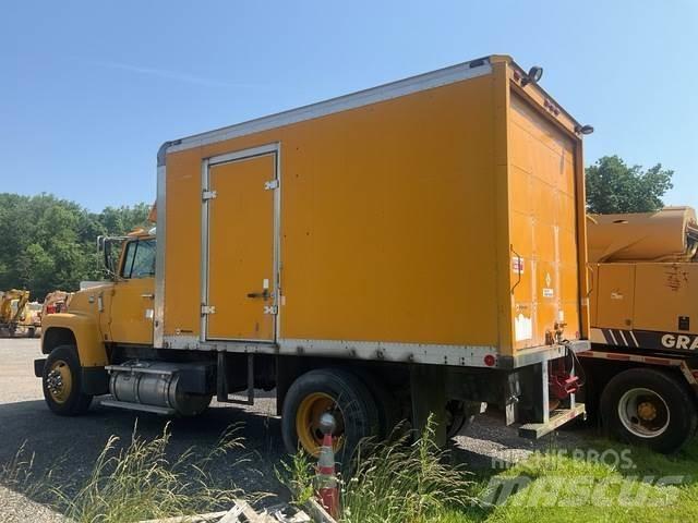 Ford L8000 مركبات الأغراض العامة