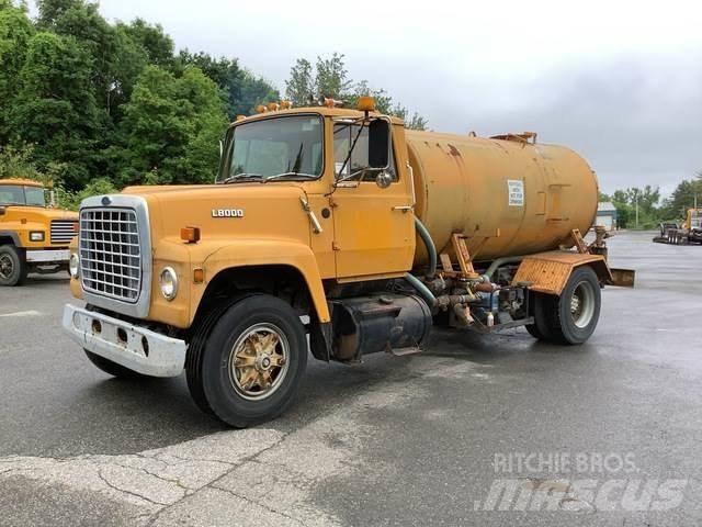 Ford L8000 صهاريج مياه