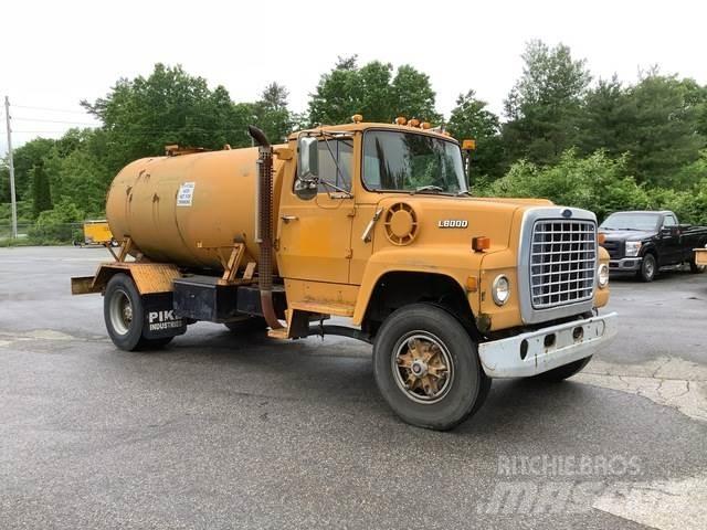 Ford L8000 صهاريج مياه