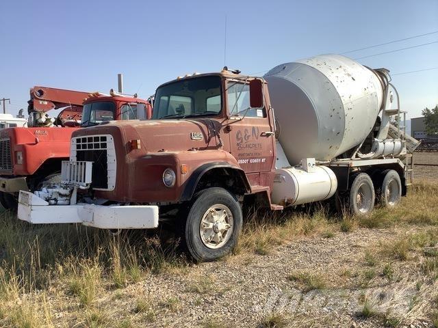 Ford L8000 شاحنات أخرى